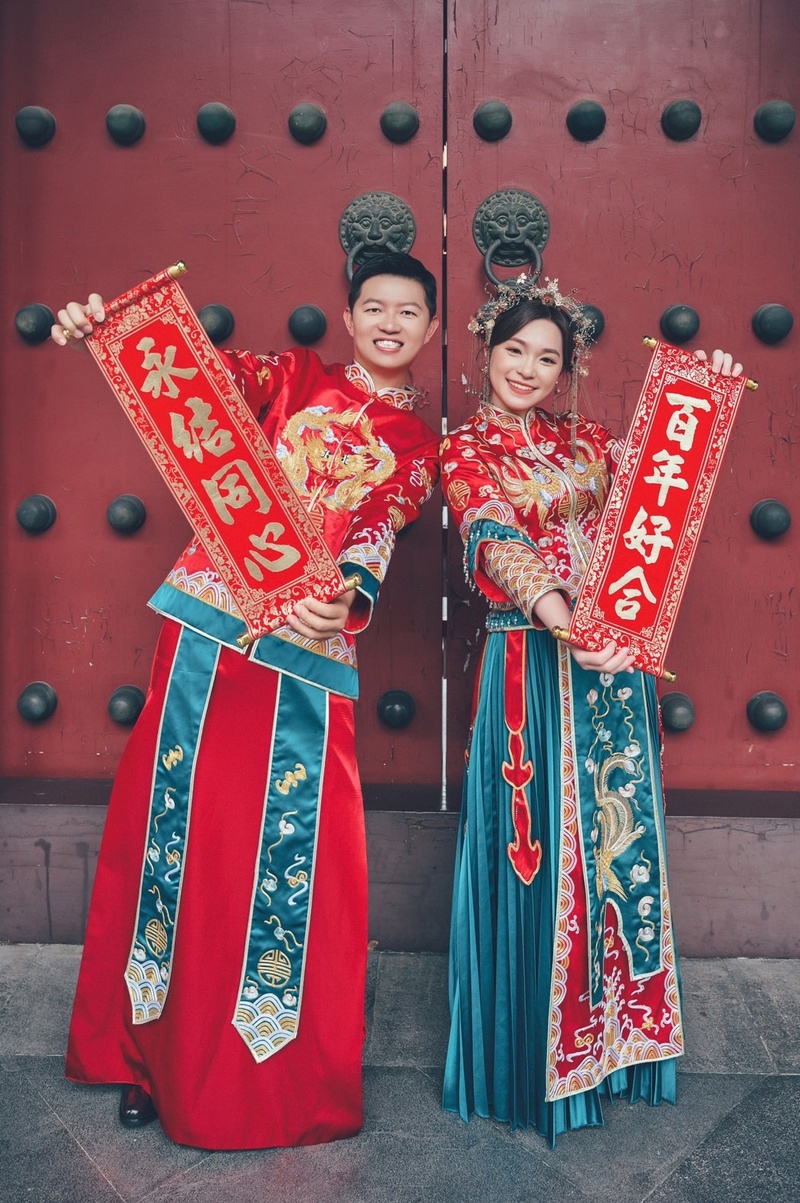女攝影師 推薦 比堤婚紗 推薦客人：Roger＆Lisa 中式禮服