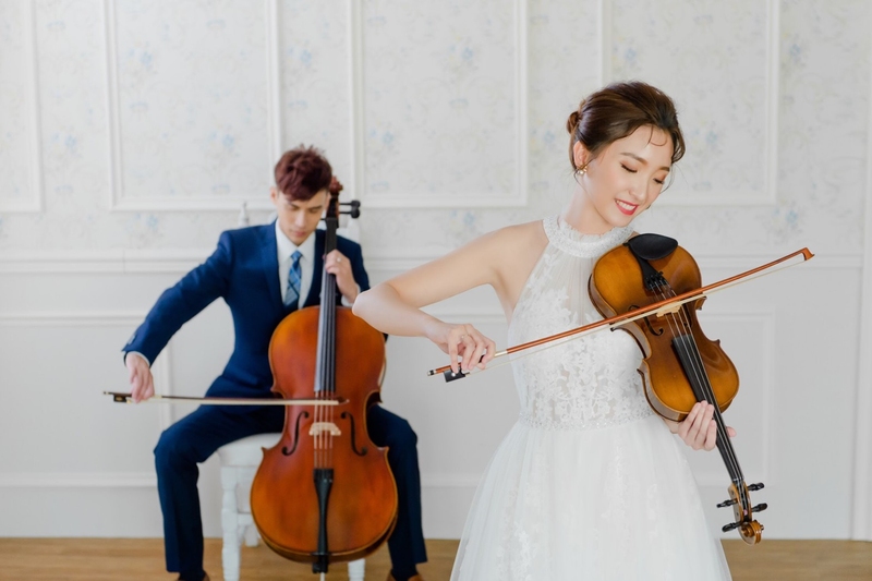 一生一世 絕美婚紗 推薦新人：Mark Pan＆Mei Rong 拉小提琴