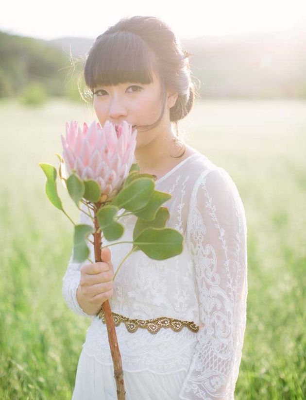 oversize-flower-bouquets-bridal-musings-wedding-blog-2