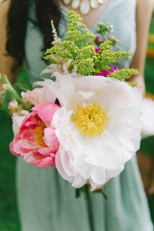 oversize-flower-bouquets-bridal-musings-wedding-blog-12