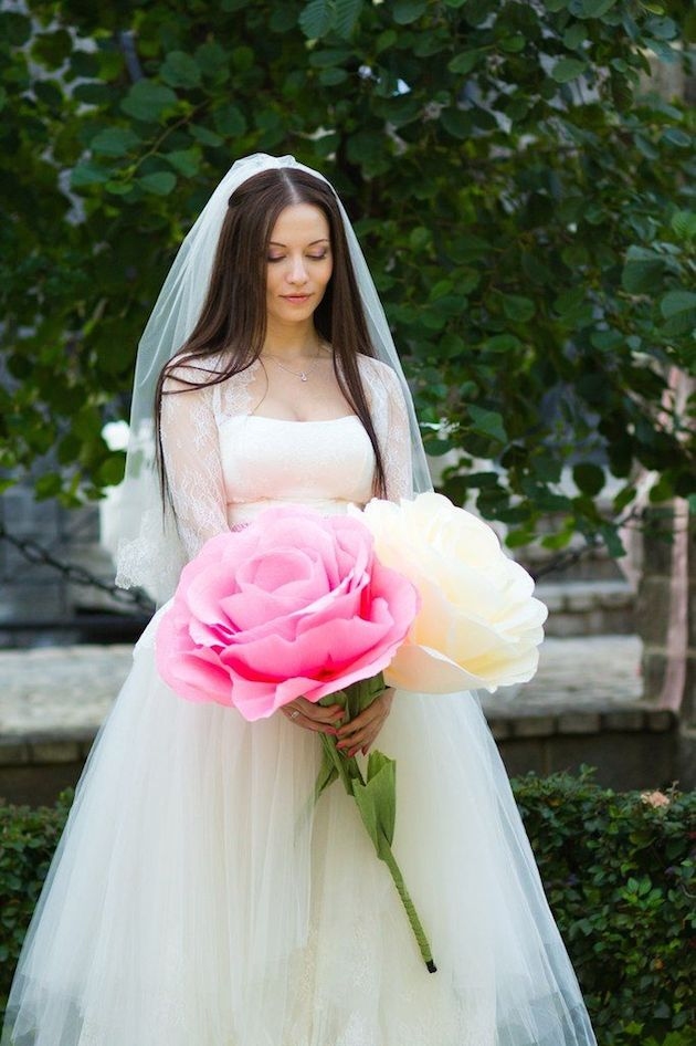 oversize-flower-bouquets-bridal-musings-wedding-blog-7
