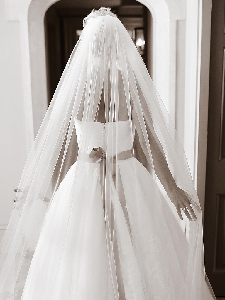 17-classic-veil-shot-from-behind