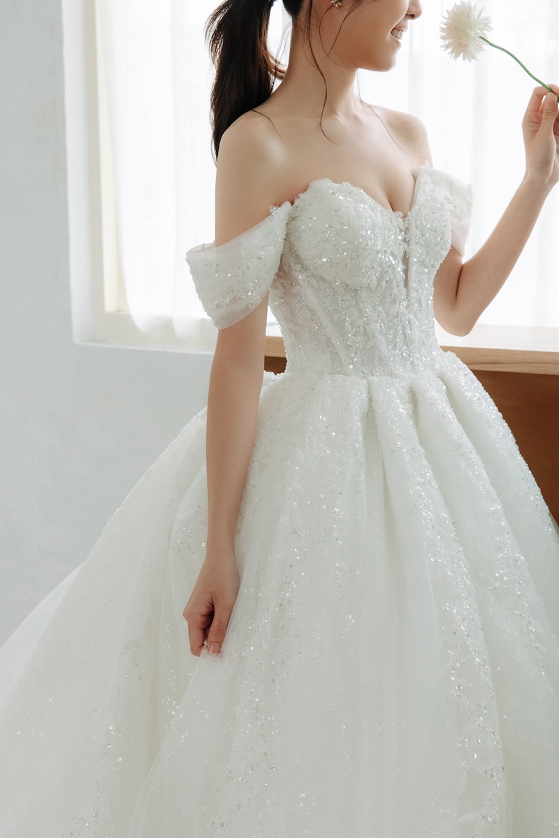 洋洋日拍，愛心領細閃婚紗