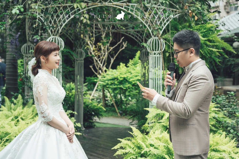 清新風新娘使用緞帶作為新娘飾品