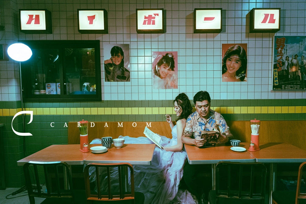 在復古小店拍婚紗